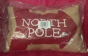 Almohada de Navidad 18” x 12” Bordada Polo Norte Flecha ¡NUEVA en Paquete! - Imagen 1 de 6
