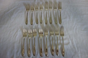 Rogers Bros 1847 Daffodil 8 Dinner 8 Salad Fork Set of 16 Silverplate - Picture 1 of 5