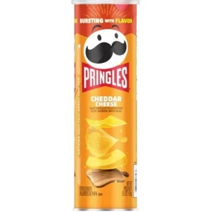 910234 1 X 158g TIN PRINGLES CHEDDAR CHEESE FLAVOUR POTATO CHIPS CRISPS - Bild 1 von 1