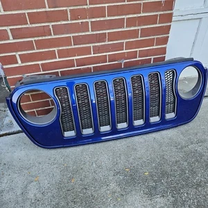 2018-2023 JEEP WRANGLER JL SAHARA GRILLE OEM FRONT BUMPER GRILL BLUE 68295587AC - Picture 1 of 22