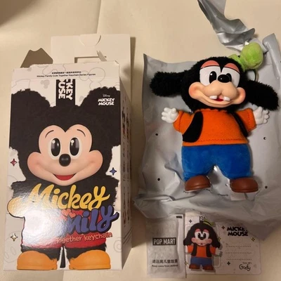 POP MART Dingo Peluche Porte-clés Jouet 15cm Orange Disney Mickey Family Neuf - Photo 1/4