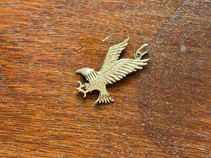14k Yellow Gold Flying Eagle Necklace Pendant Marked OR - Picture 1 of 5