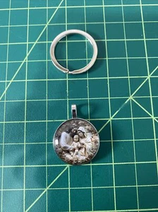 Religious Zinc Alloy keychain of the Virgin Mary with Joseph and the baby Jesus. - Picture 1 of 11
