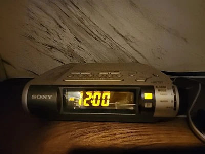 Sony ICF-C253 Dream Machine Radio Alarm Clock Radio Dual Alarm ☆Tested & Works☆ - Image 1 of 4