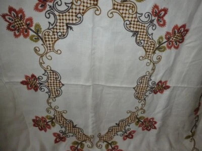 très jolie nappe vintage brodée  fait main 137 x 155  ref 18R80 - Photo 1/4