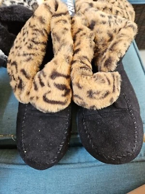 Zapatillas mocasines con estampado de leopardo negras Isotoner XL 9 5-10,5 NUEVAS CON ETIQUETAS espuma viscoelástica Foto 1 de 4