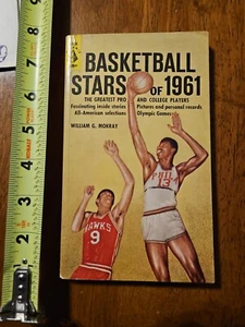 BASKETBALL STARS OF 1961 PAPERBACK BOOK RARE OLD VINTAGE 1ST EDITION - Picture 1 of 9