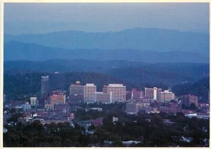 Schöne Knoxville Tennessee Skyline Panorama um 1990 Postkarte - Berge! - Bild 1 von 2