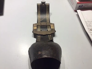 Campana mucca vintage con campana in metallo e fibbia in ottone Svizzera - Foto 1 di 4