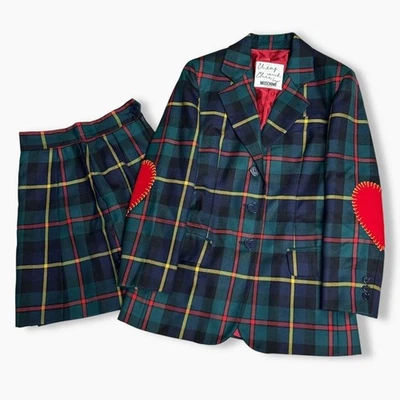 Conjunto de falda chaqueta a cuadros MOSCHINO de la década de 1990 verde rojo motivo corazón hecho de colección ITALIA Foto 1 de 4