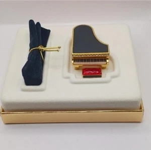 Beautiful Estee Lauder, Baby Grand Compact for Solid Perfume - Picture 1 of 3