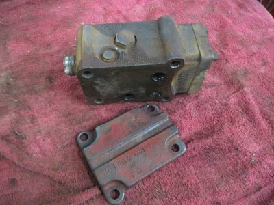 IH Farmall 400 450 300 350 Power Steering Priority Valve 364844R4 Tractor - Image 1 of 4