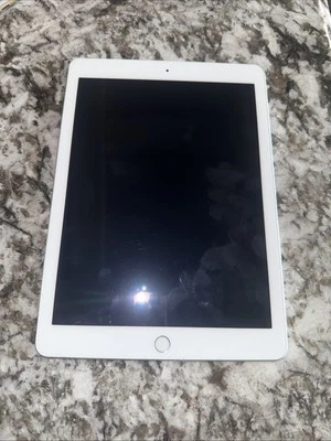 Apple iPad 6th generation - Used - Image 1 of 4
