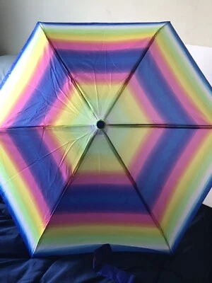 BETSEY JOHNSON ARCO IRIS MULTICOLOR PARAGUAS ABIERTO AUTOMÁTICO NUEVO CON ETIQUETAS  Foto 1 de 4