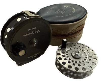 Легкая бесшумная клетчатая нахлыстовая катушка Hardy LRH для правой руки, чехол и запасная катушка - Изображение 1 из 4