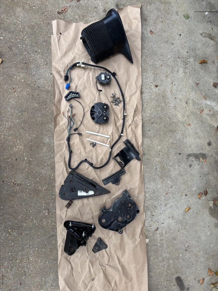 Power Mirror Parts / Driver Side / 2005 GMC Sierra SLT 2500HD or Chevy Silverado - Изображение 1 из 1