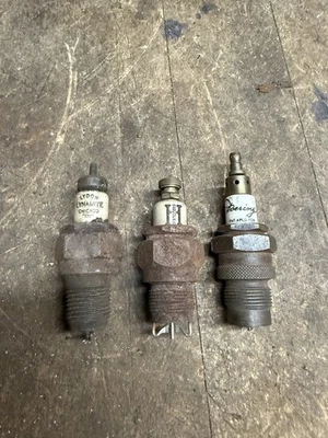 Antique Rare Hit & Miss Tractor Lynamite Hercules Doering Sparkplugs Spark Plugs - Image 1 of 4