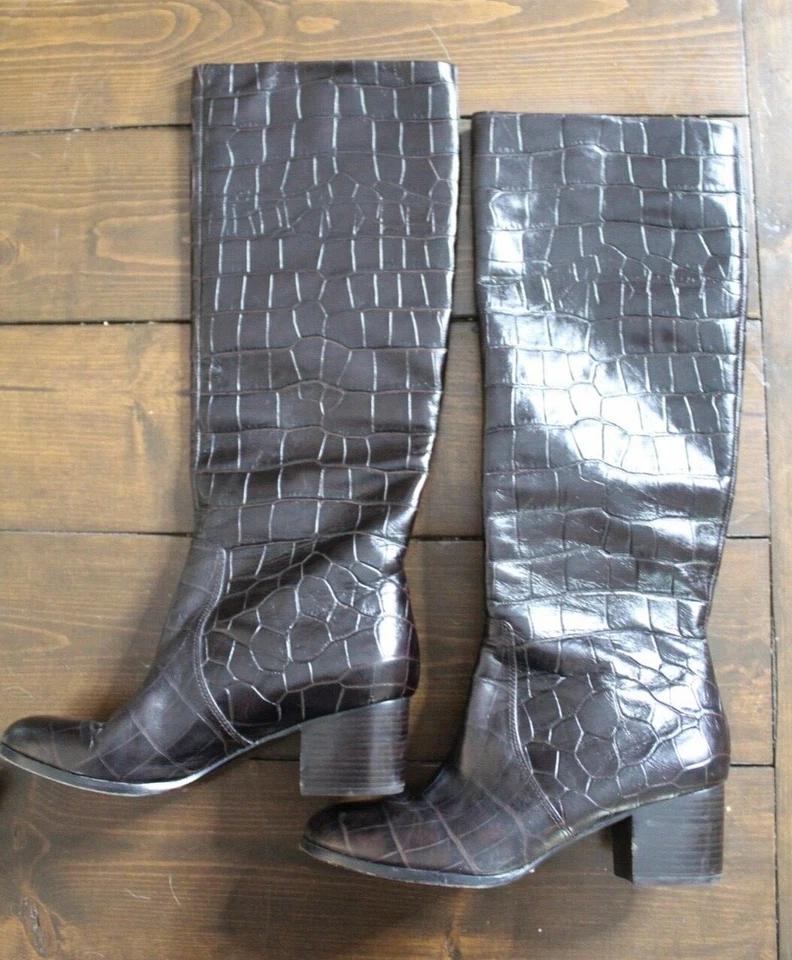 Botas hasta la rodilla de cuero de cocodrilo marrón Elie Tahari talla 7,5/38 Foto 1 de 4