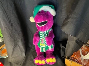 Barney Vacaciones Navidad Invierno Peluche Jumbo Juguete 21" Verde Sombrero Bufanda 1992 Lyon - Imagen 1 de 10