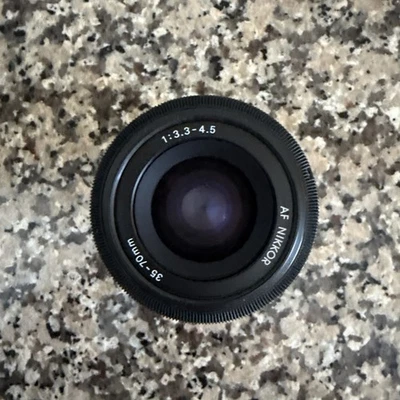 Enfoque automático Nikon AF Nikkor 35-70 mm f/3,3-4,5 de colección Foto 1 de 3