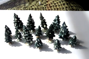 14 Stück Lemax Miniatur Resin Bäume 1,5 & 2" Dorf Diorama Zugszene Sno Fee - Bild 1 von 5