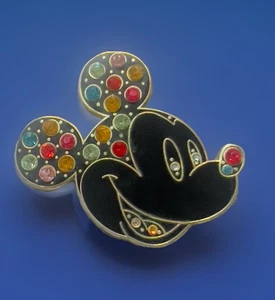 2008 WDW Disney mehrfarbige Mickey Mouse Kopf Anstecknadel mit Schmucksteinen KOSTENLOSER VERSAND - Bild 1 von 3