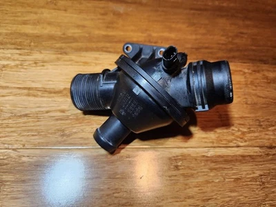 BMW 320i 328i N20 N26 2014 2,0 F30 F31 carcasa termostato 11538635689 8648791 Foto 1 de 4