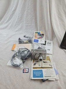 HP PhotoSmart 935 5.3MP Digital Camera - Silver - Picture 1 of 3