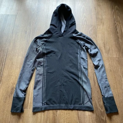 Camisa con Capucha Athleta Para Mujer Mediana Negra Gris Agujeros para los Pulgares Capa Base Atlética Foto 1 de 4