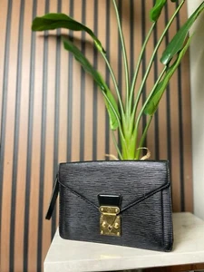 AUTHENTIC VINTAGE Louis Vuitton Serie Dragonne Black Epi Leather - Picture 1 of 14