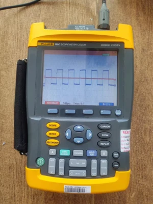 Fluke 199C 200MHz 2.5GS/s Digital Oscilloscope Scopemeter Multimeter. - Image 1 of 3