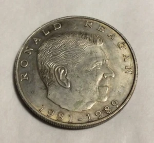 1-1/2" Collectible PRESIDENT "RONALD REAGAN" TOKEN 1981-1989 United States Coin - Picture 1 of 3