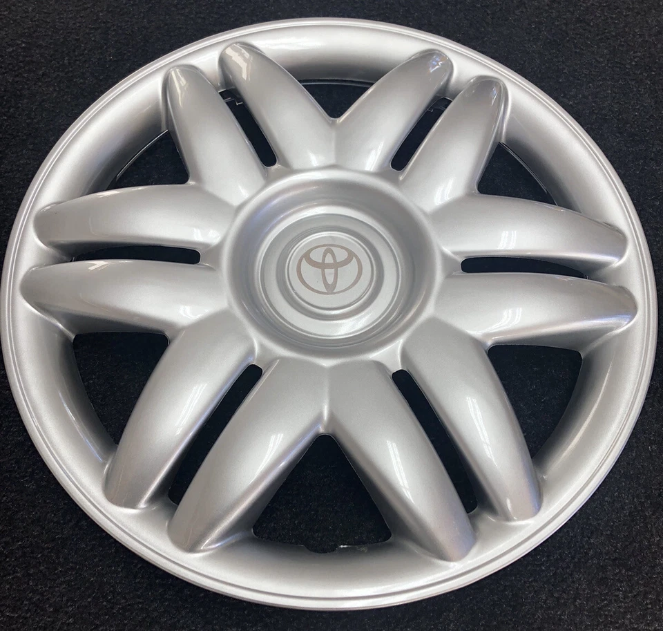 15" Silver Hubcap Wheelcover fits TOYOTA CAMRY 2000 2001 - Image 1 of 1
