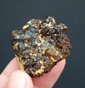 Andradit Granat aus Belutschistan Pakistan. - Bild 1 von 6