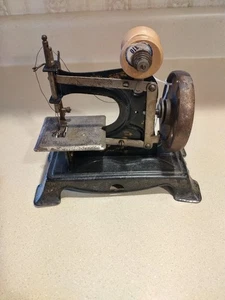 Mini Handkurbel Nähmaschine - Steppstich Modell von Essex UK #10 - Bild 1 von 1
