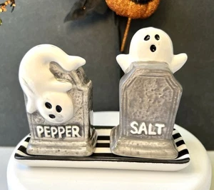 SET OF 3 HALLOWEEN TOMBSTONES WITH GHOSTS ON CERAMIC TRAY SALT & PEPPER SHAKERS - Picture 1 of 10
