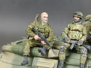 Modellino soldato F pilota veicolo fanteria russo dipinto 1/35 costruito - Foto 1 di 8