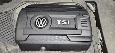 Cubierta del motor VOLKSWAGEN GOLF GTI 06K 103 925 DB Foto 1 de 4