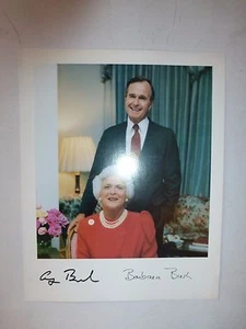 FIRMATO George H.W. & Barbara Bush foto senior colore 10" x 8" B160 - Foto 1 di 1