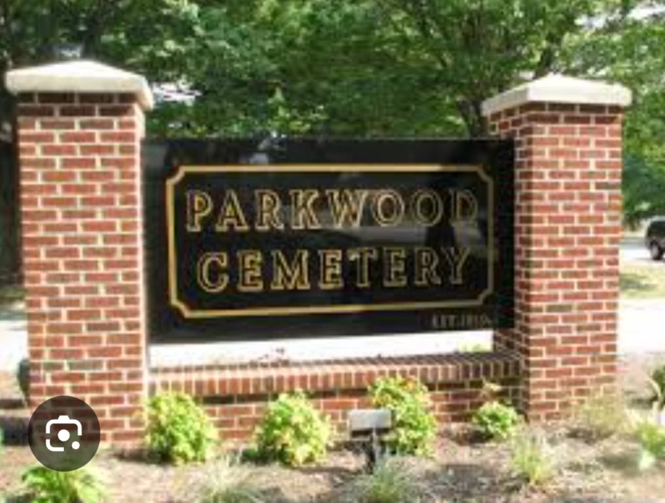 2 - Parcelas de cementerio lado a lado en el cementerio Parkwood $2000 Foto 1 de 1
