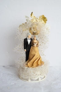 9" Vintage Plastic Coast Novelty 50th Anniversary Gold Wedding Cake Topper - Picture 1 of 4