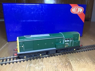 Heljan OO Gauge 1508 BR Green Class 15 Diesel Locomotive D8239 - Image 1 of 4