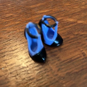 LOL Surprise OMG Uptown BB Puppenschuhe Heels Slingback Riemchen blau schwarz - Bild 1 von 3