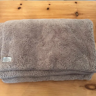 Manta gris de doble cara cálida 50 x 60 herrajes de restauración derecha Foto 1 de 4