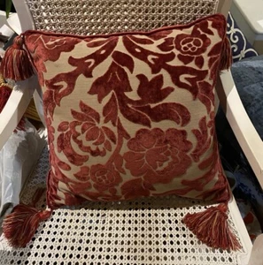 LAURA ASHLEY CUSHION BURGUNDY & TAUPE-FLORAL VELVETEEN EMBOSSED+TASSLES EUC-43cm - Picture 1 of 10