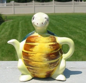 Vtg Enesco Winking Swifty the Turtle Ceramic Creamer Anthropomorphic Kitch Wink - Picture 1 of 6