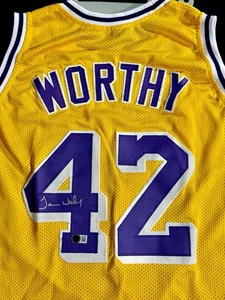 James Worthy Signed Jersey Los Angeles Lakers Beckett Certified - Picture 1 of 1