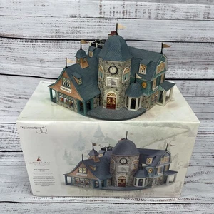 Department 56 Seasons Bay First Edition Bay Street Shops #53301 Dept 56 READ DES - Bild 1 von 16
