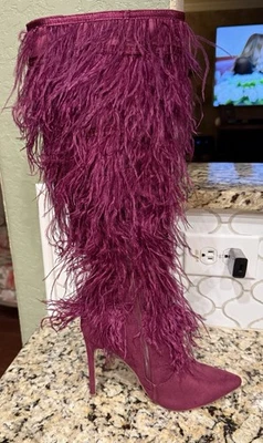 Nuevo En Caja - Botas Liliana Escandalosas Ciruela Gamuza Tacón Pluma Avestruz Foto 1 de 3