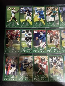 Lote de 24 tarjetas de fútbol americano Topps 2002 F Kerry Collins/Peyton Manning/Dwight Freeney radiocontrol - Imagen 1 de 16